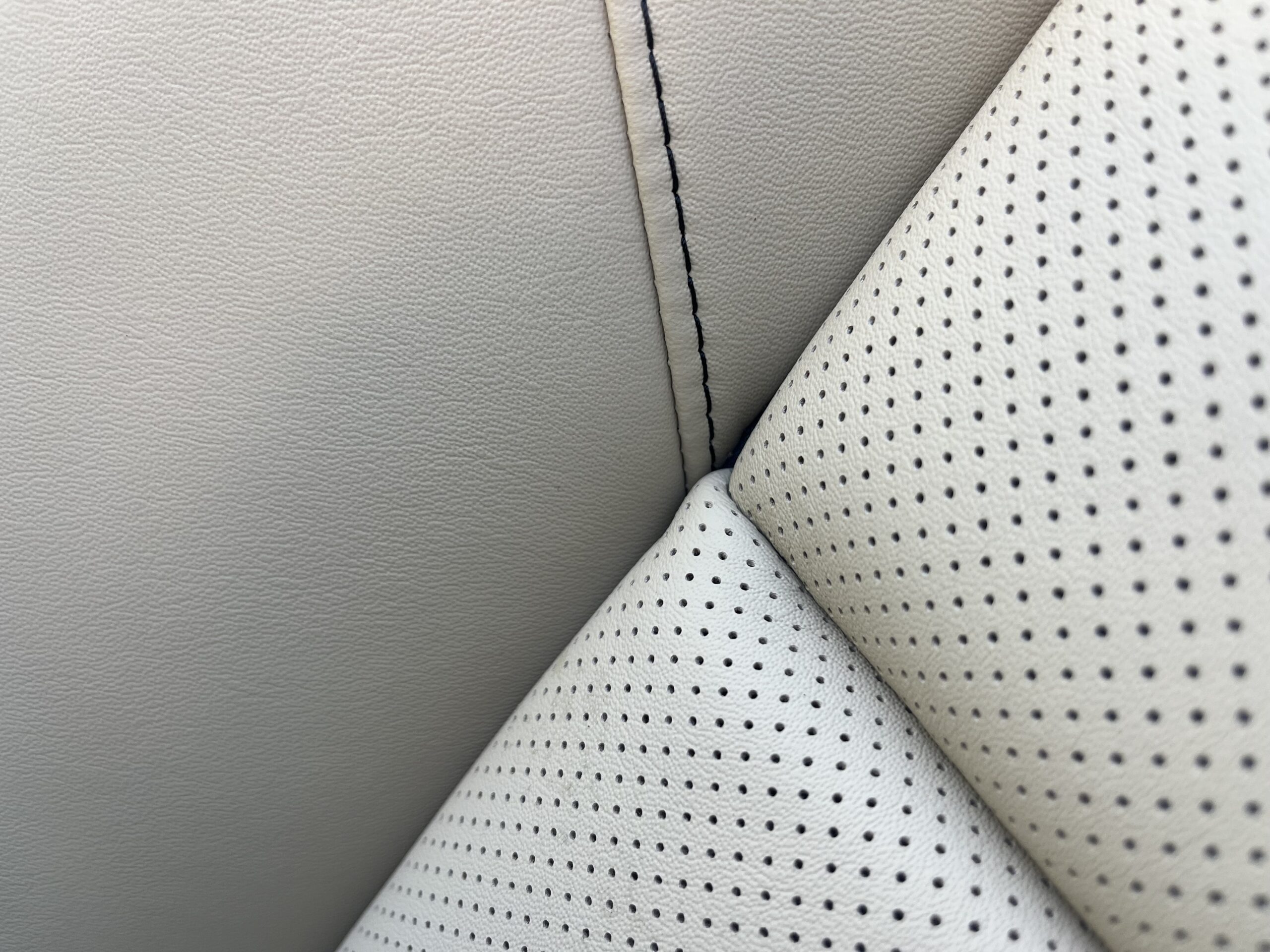 Reparacion-Asiento-Butaca-Coche-Piel-Cuero-Coser-Renting-3