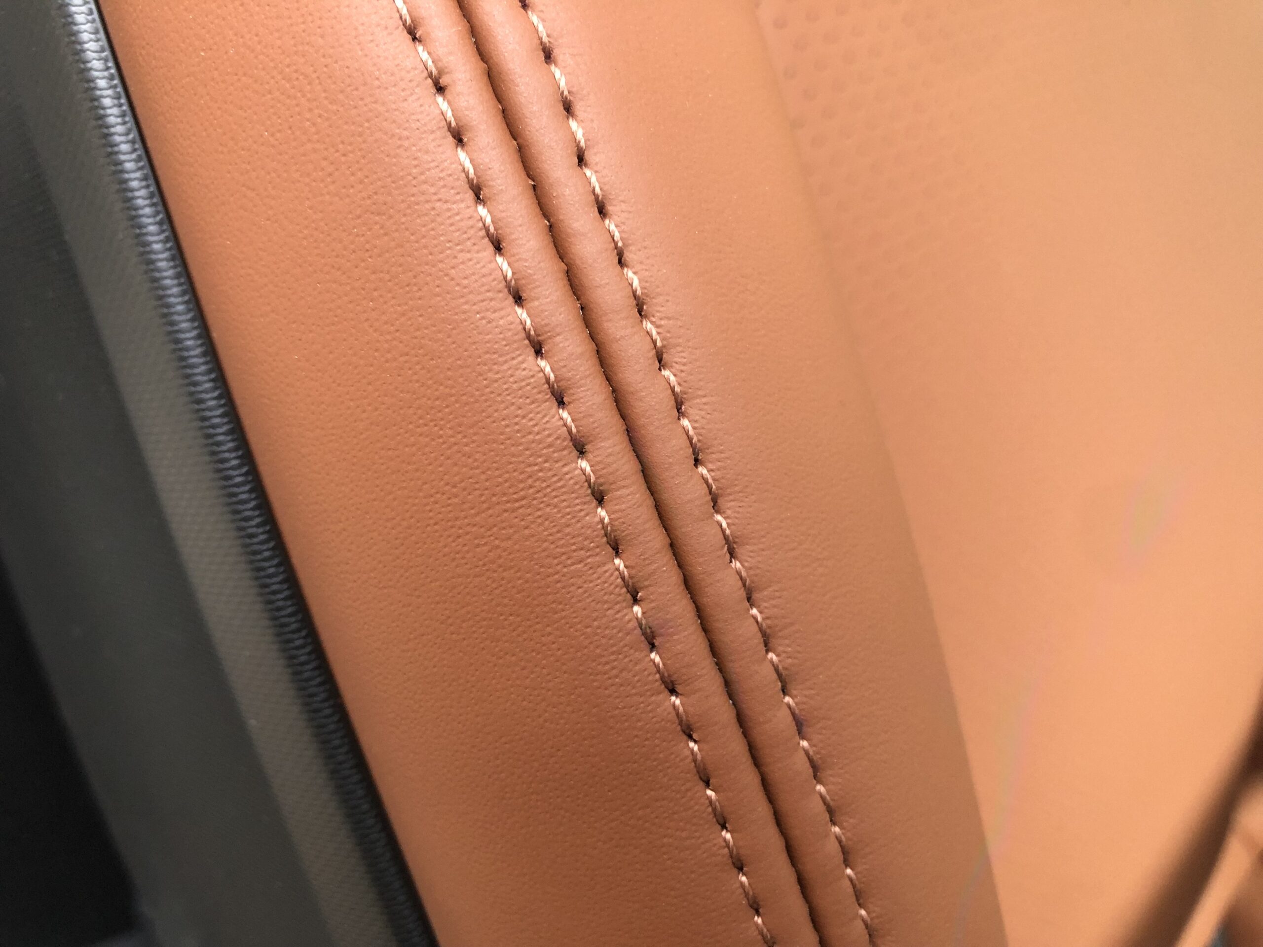 Reparacion-Asiento-Butaca-Coche-Piel-Cuero-Coser-Renting-5