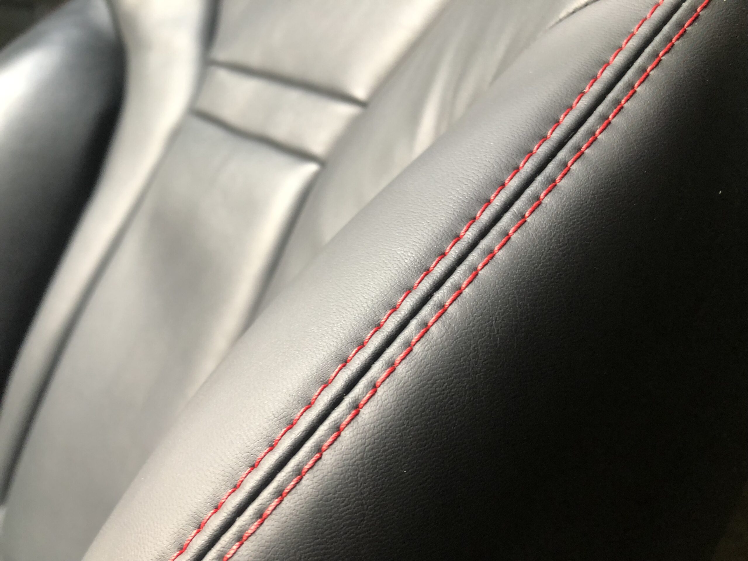 Reparacion-Asiento-Butaca-Coche-Piel-Cuero-Coser-Renting